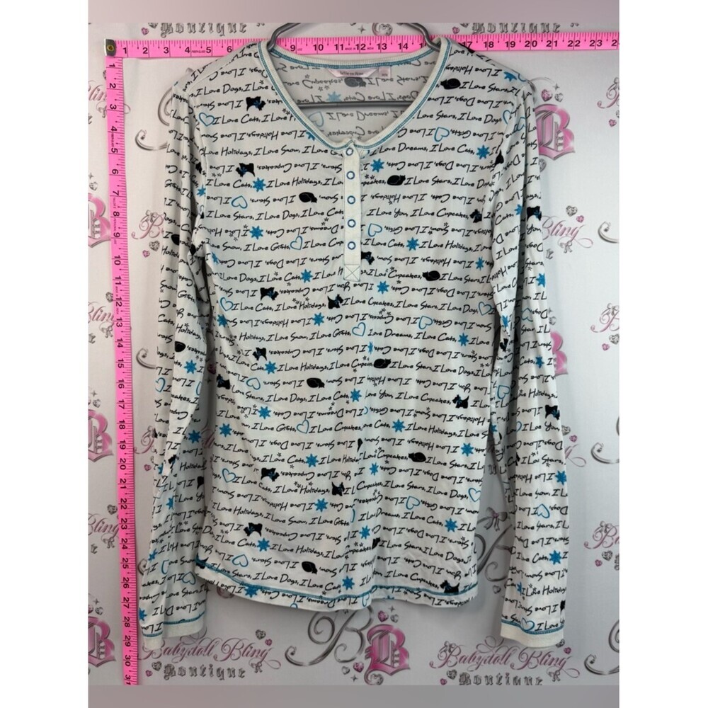 La Vie En Rose long sleeve cat lover White Top with Black Script & Blue Accents